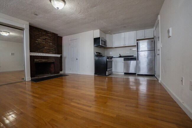 Primary Photo - 65 Hancock St