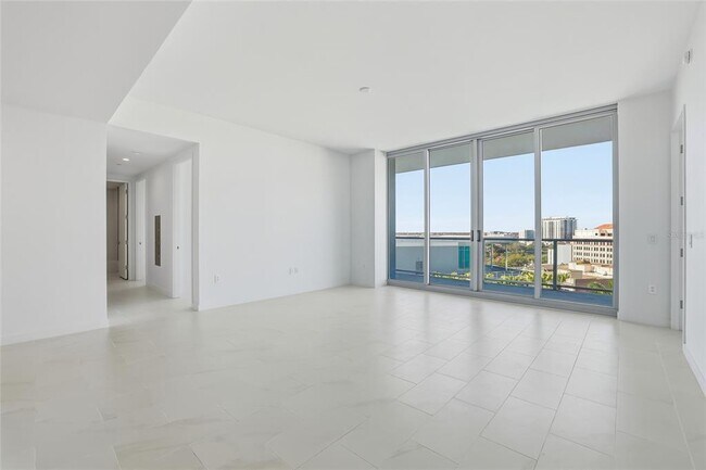 Building Photo - 400 Central Ave