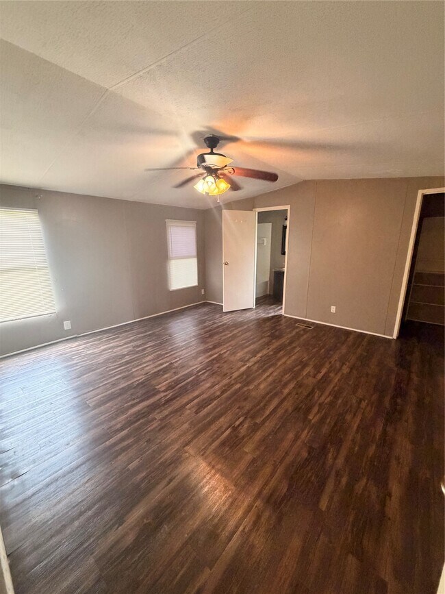 Building Photo - 2021 N Battlebell Rd