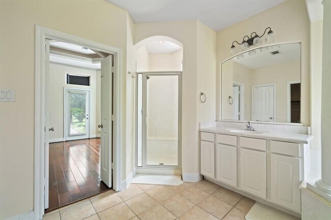 Building Photo - 6026 Briar Hill Ct