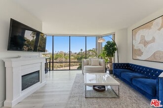 Building Photo - 4316 Marina City Dr