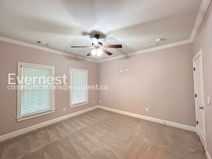 Building Photo - 4002 Moheb St SW