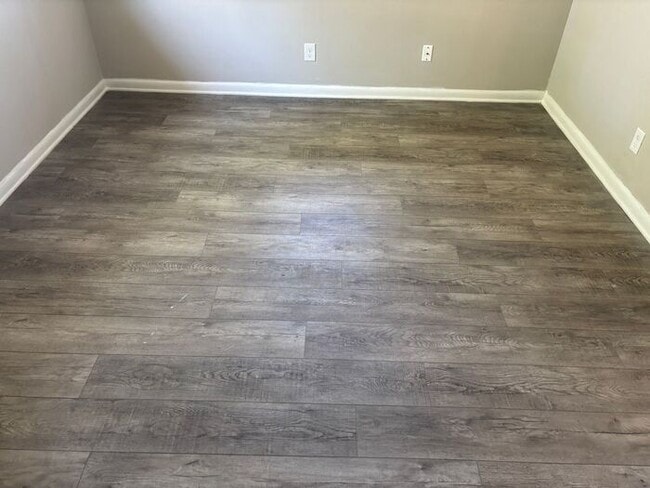 Building Photo - Comfortable Living in a Cozy 2-Bedroom Dup...