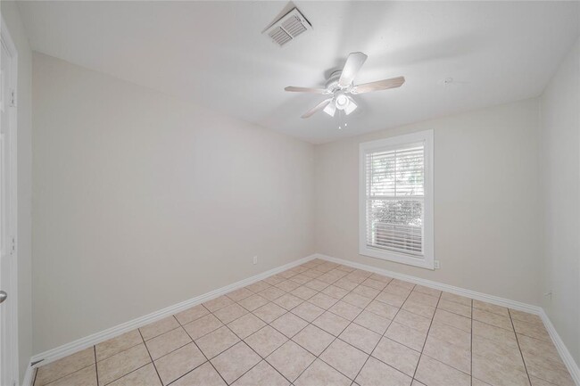 Building Photo - 10915 Sagecrest Ln