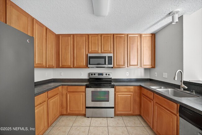 Building Photo - 7055 Deer Lodge Cir