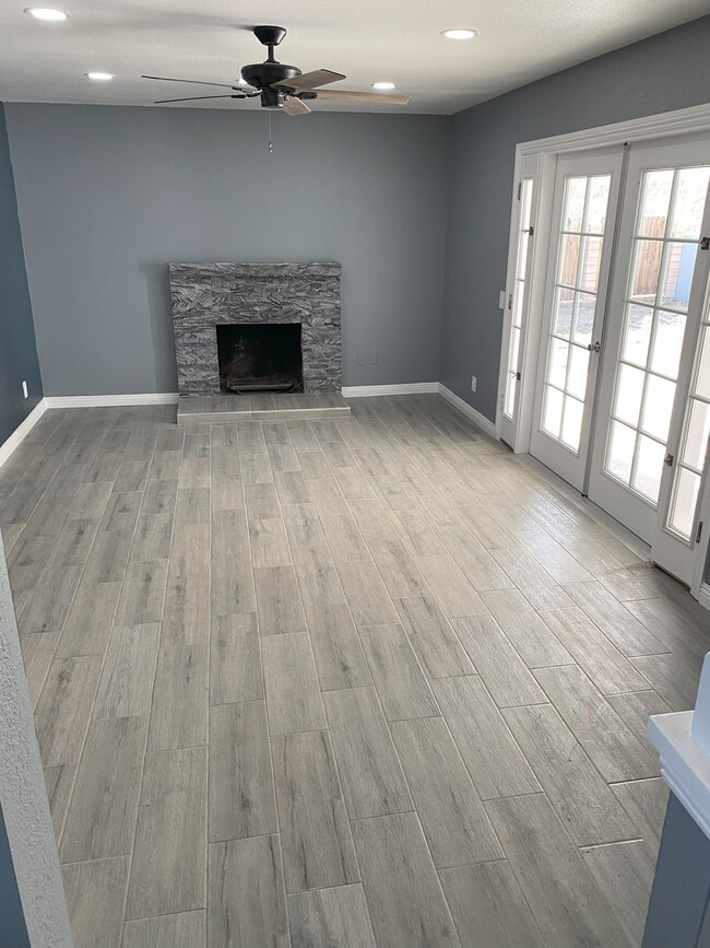 Building Photo - 9211 Vernon Ave