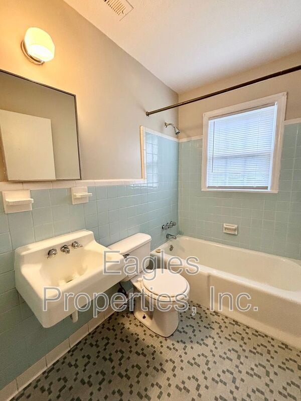 Building Photo - 411 Beech St