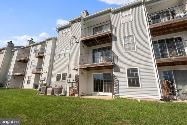 Building Photo - 103 Fort Evans Rd SE