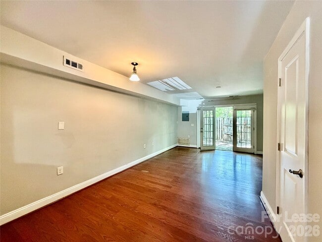 Building Photo - 1207 Green Oaks Ln