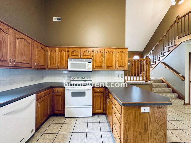 Building Photo - Spacious Four Bedroom Home in KCMO w/ Bran...