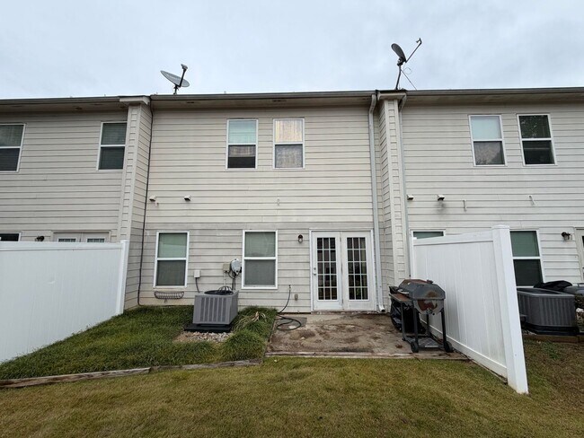 Building Photo - Wow! Check out this charming 3 bedroom 2.5 bathroom townhome in Newnan!