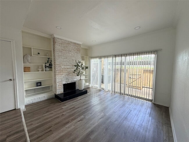 Building Photo - 7700 Creekbend Dr