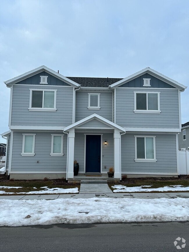 Building Photo - Beautiful 2021 home with fenced yard