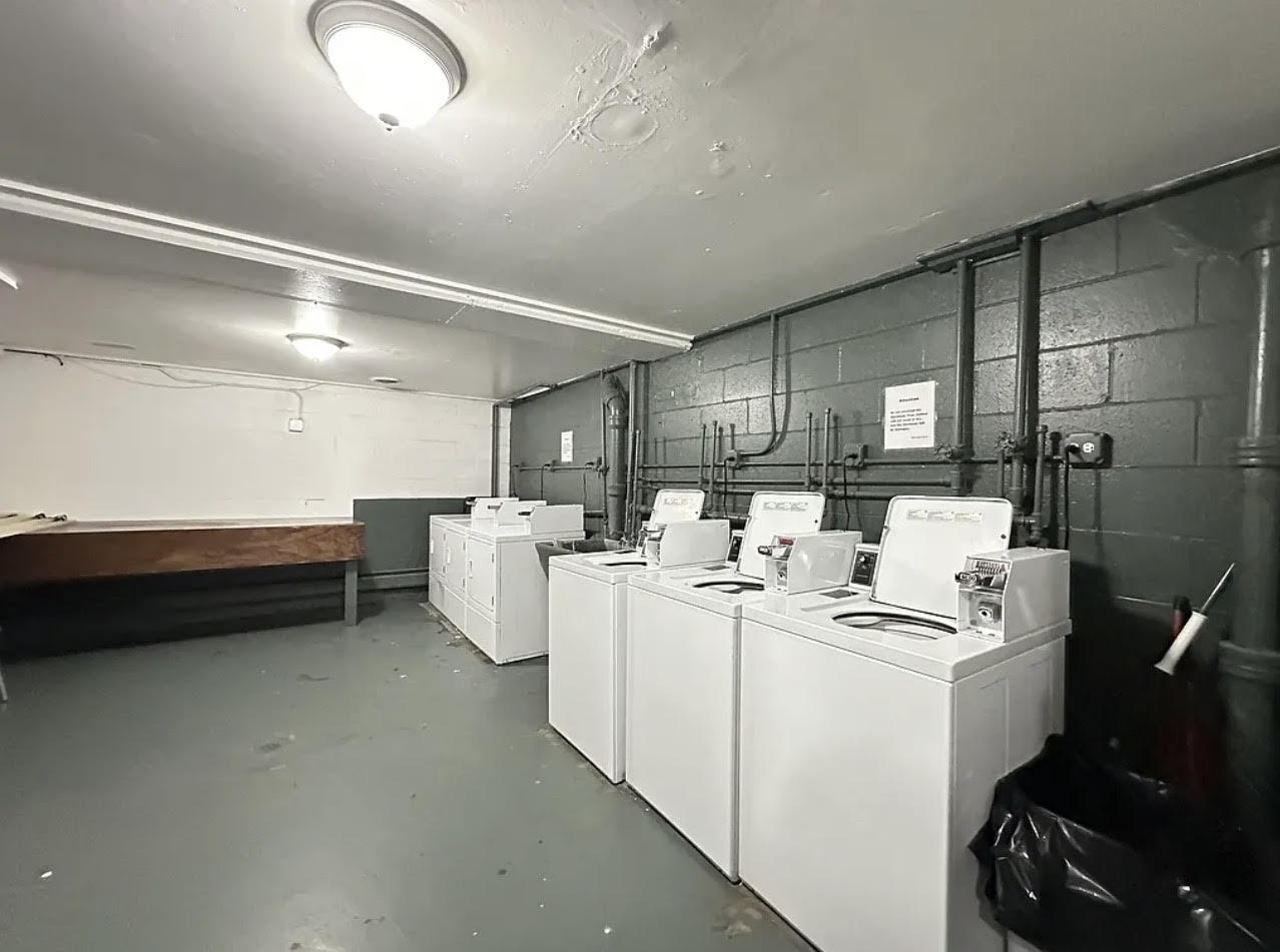 Building Photo - 1515 W Morse Ave