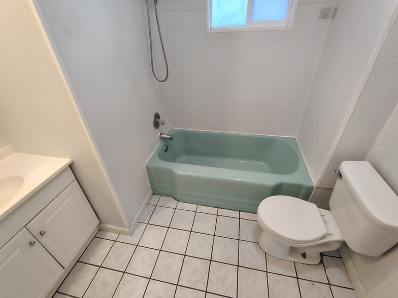 Building Photo - 2439 Chase St