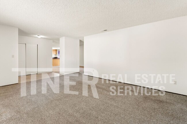 Building Photo - 10237 Country Way