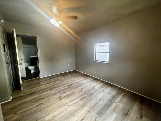 Building Photo - Home in Slaton