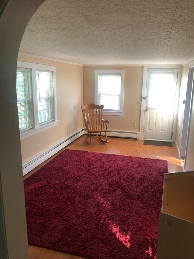 Living room - 852 Stillwater Ave