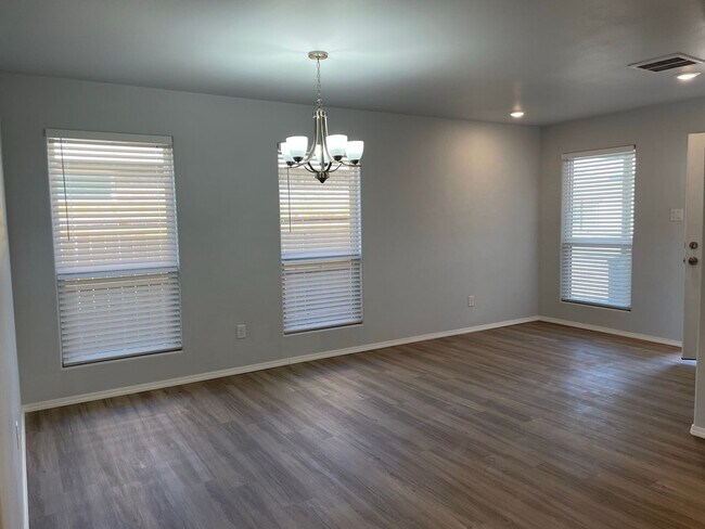 Building Photo - Recently Built 3/2/2 Duplex in Northwest L...