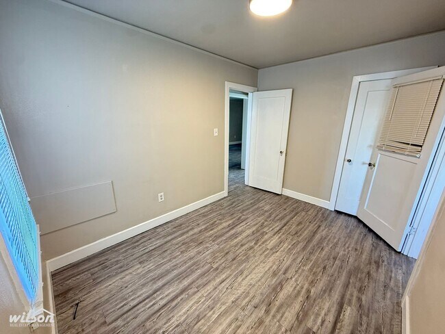 Building Photo - 3-Bedroom House with Basement Space!