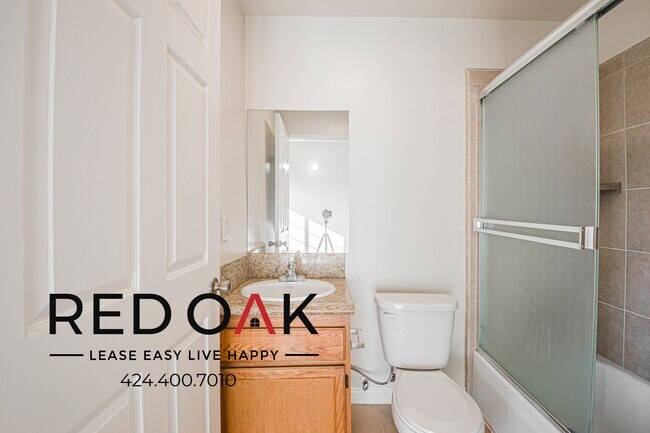 Building Photo - 4651 Cahuenga Blvd