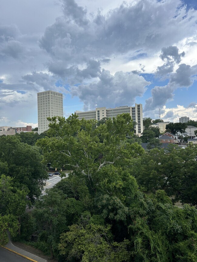 Building Photo - 1600 Park Cir