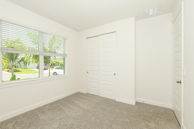 Building Photo - 9062 Dahlia Cir