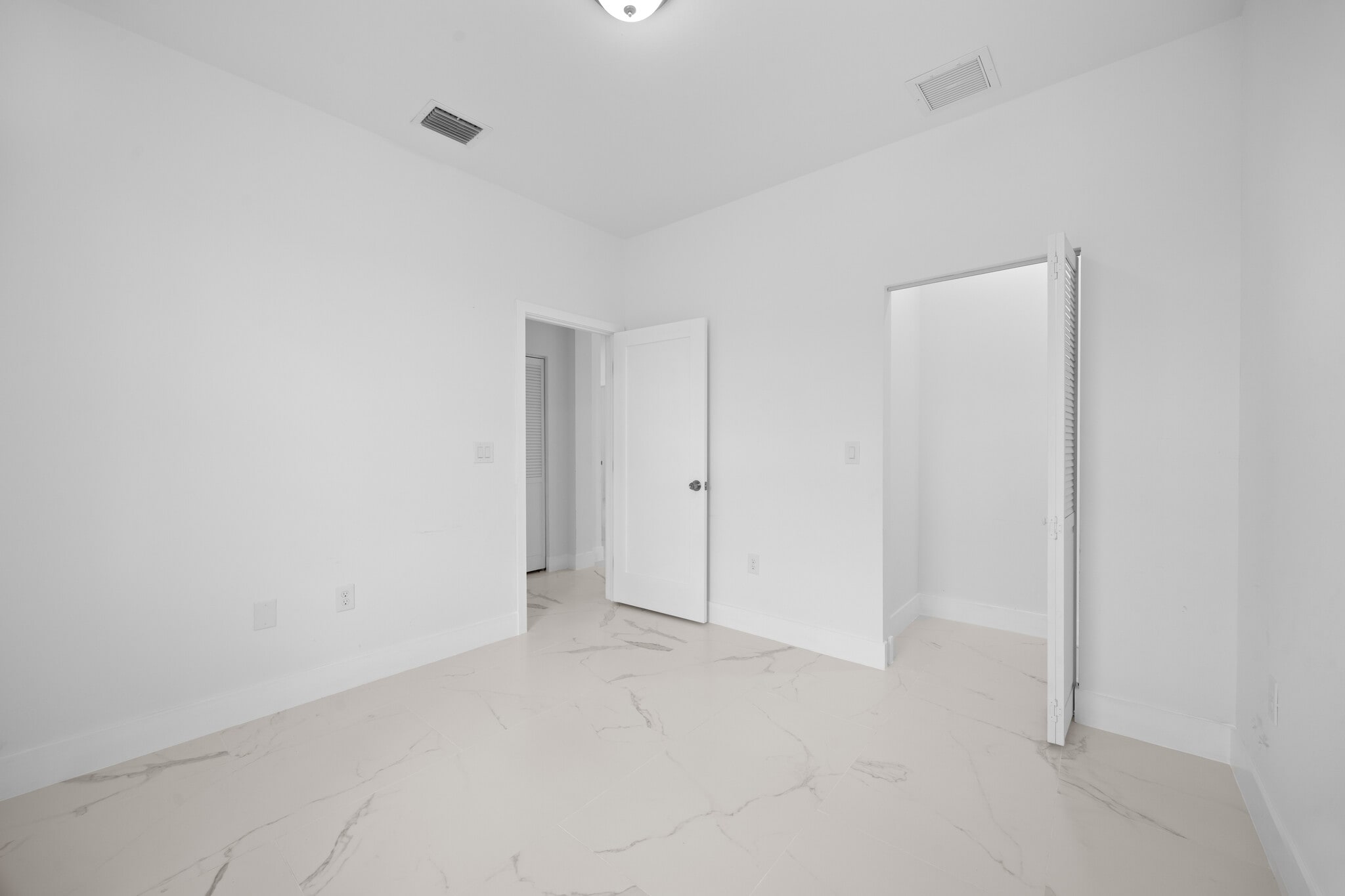 Building Photo - 1136 Ichabod Ave