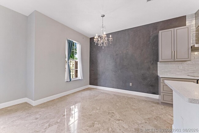 Building Photo - 6884 Julia Gardens Dr