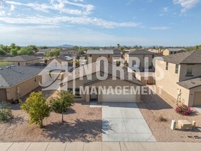 Building Photo - Newer Home in a Great Location to the Freeway