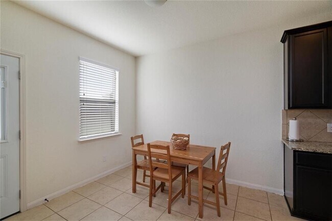 Building Photo - 1501 Treeta Trail
