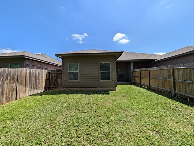 Building Photo - 1211 Old FM 306
