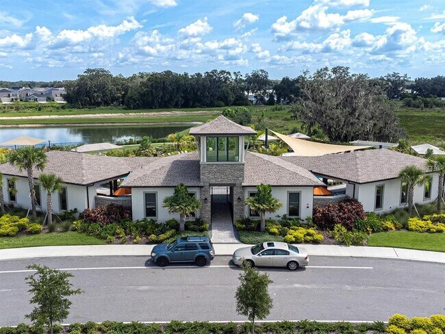 Building Photo - 2910 Boxwood Grove Row