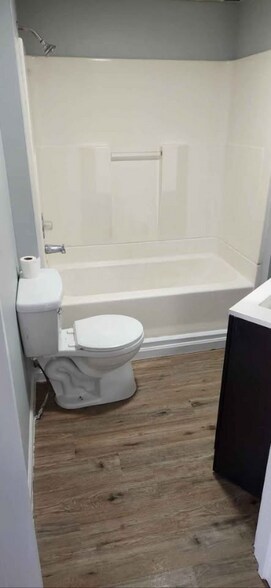 Building Photo - 538 Hall St