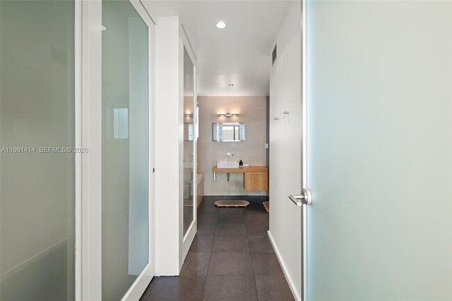 Building Photo - 1601 West Ave