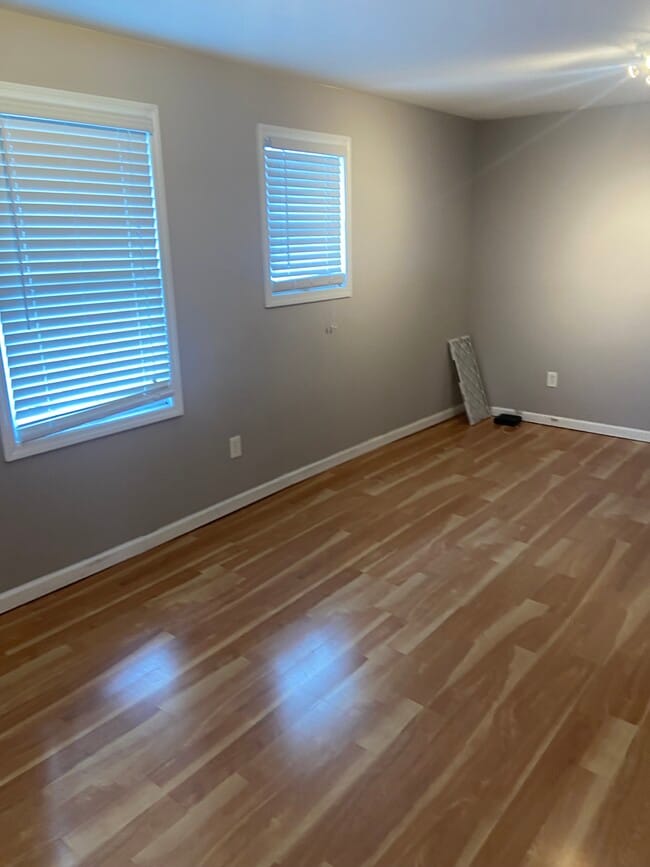Living Room - 371 Lakeland Ave