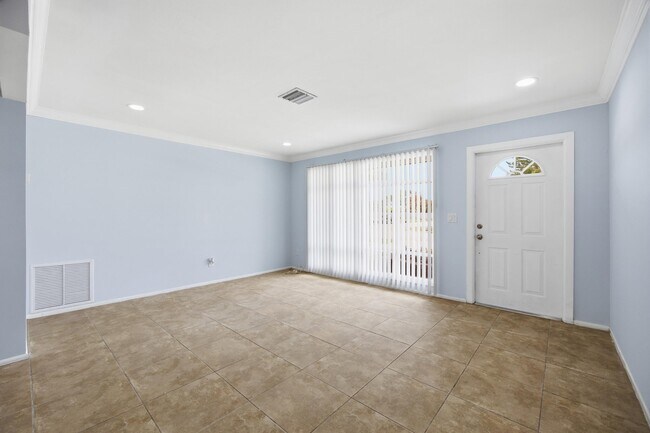 Building Photo - 226 SW Reynolds Ave