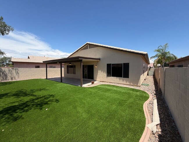 Building Photo - Beautifully Remodeled North Peoria Home 3 Bedroom 2 Bath Plus Office