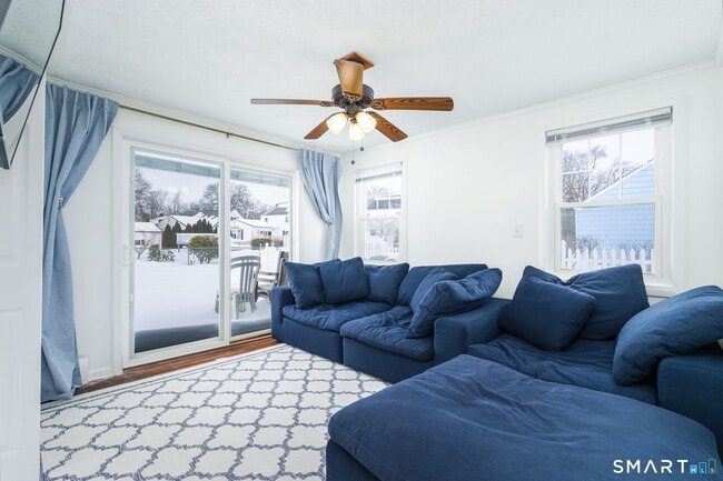 Building Photo - 783 Quaker Ln S