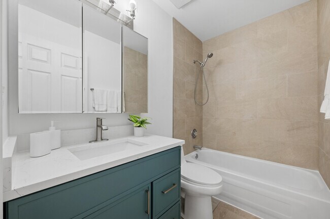 Building Photo - 1553 Brandywyn Ct N