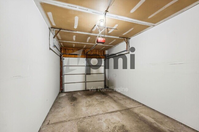 Building Photo - 3783 Petzinger Rd