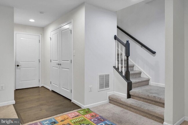 Building Photo - 8633 Rosecrans Ln