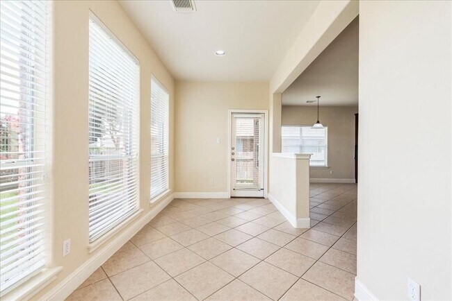 Building Photo - 3831 Aqua Ln