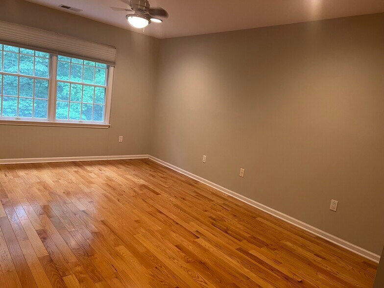 Building Photo - 75 Spring Hill Cir