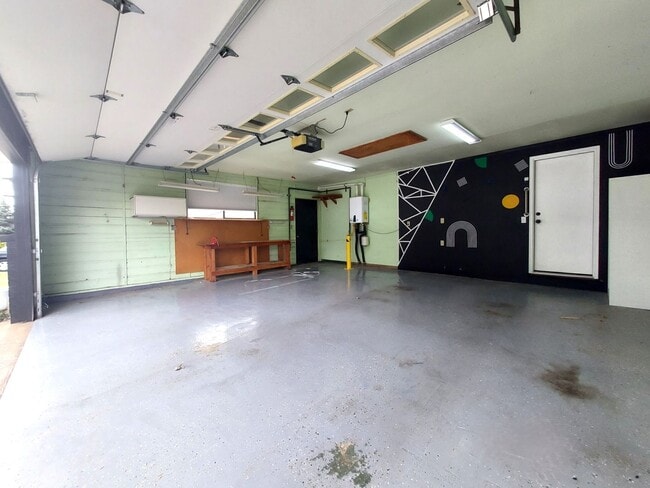 Building Photo - Charming and One of a Kind Three Bedroom