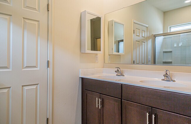 Building Photo - 12640 N Wildrose Dr