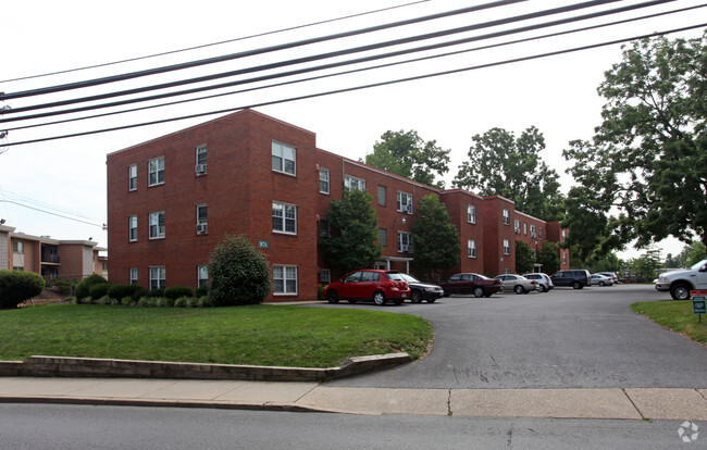 Primary Photo - Lar-Ken Apartments