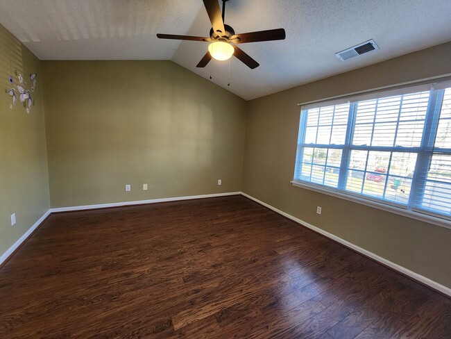 Building Photo - 2 Bedroom Townhome in Huntington Ridge