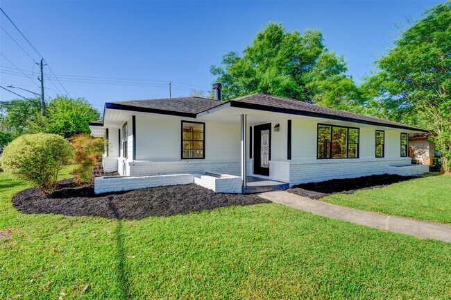 Building Photo - 3403 Linkwood Dr