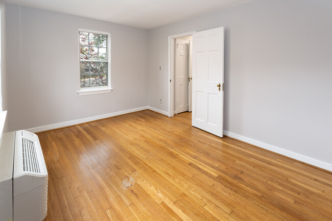 Building Photo - 320 Ashby St